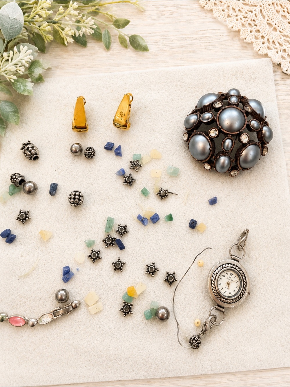 Broken Jewelry Craft Mixed Lot Beads Stones Watch Face Brooch Bracelet Earrings - Picture 2 of 4